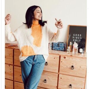 Oversized Abstract Orange and Cream Fuzzy Sweater Size S